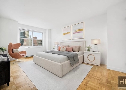 York Avenue - Photo 1
