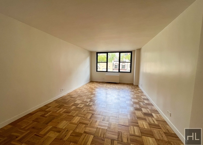 East 49 Street - Photo 1