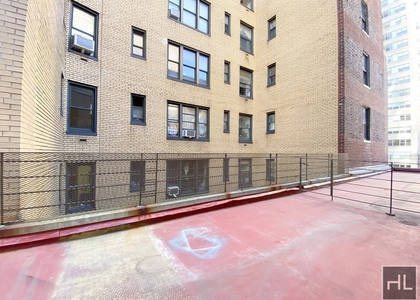 East 55 Street - Photo 1
