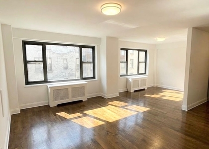 East 56 Street - Photo 1