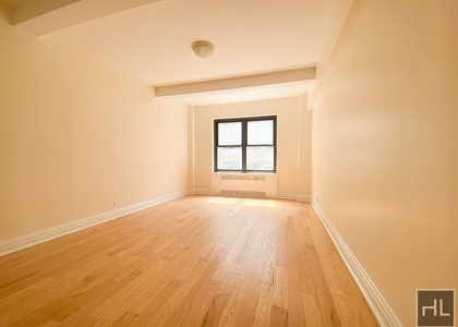 East 56 Street - Photo 1