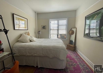 Grand Street - Photo 1