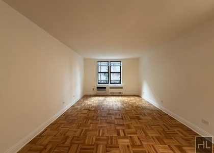 West 16 Street - Photo 1
