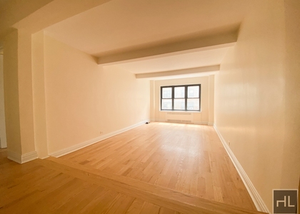 East 56 Street - Photo 1