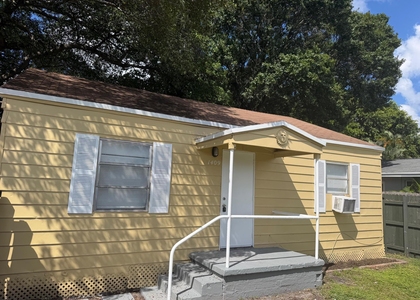 1409 Ne 5th Terrace - Photo 1