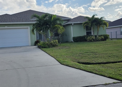 5838 Nw Gillespie Avenue - Photo 1