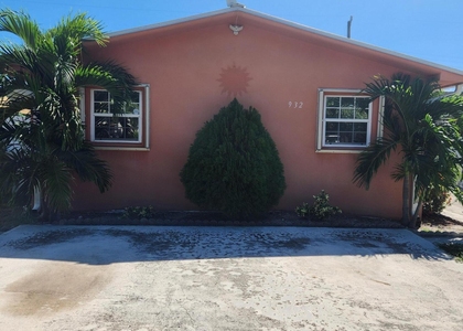 932 Green Street - Photo 1