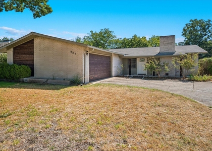 907 Melrose Drive - Photo 1