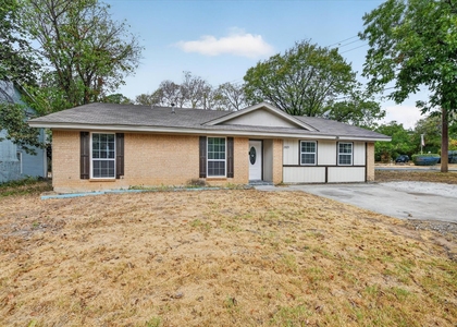 2023 N Bell Avenue - Photo 1