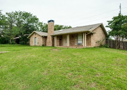 3801 Eugene Court N - Photo 1