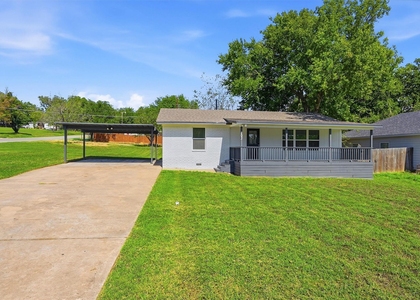 703 E Sears Street - Photo 1