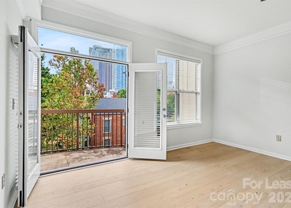 405 W 7th Street - Photo 1