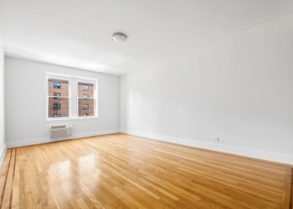 1BR in Chelsea - Photo 1