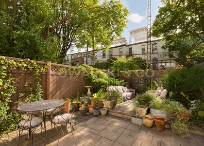 336 10th Street - Photo 1