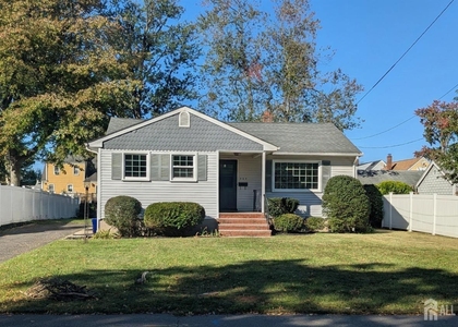 305 E Street - Photo 1