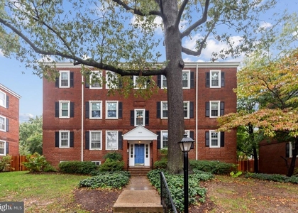 2938 S Columbus Street - Photo 1