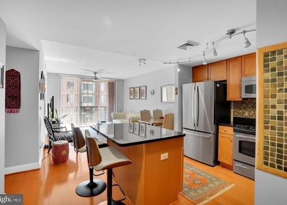 1020 Highland Street N - Photo 1