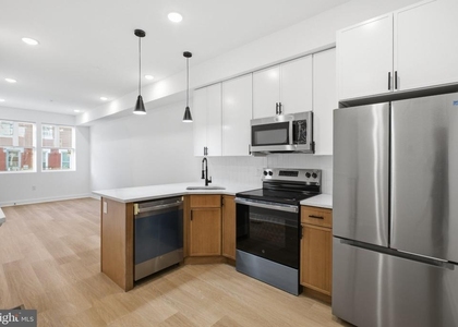 731 W Huntingdon Street - Photo 1