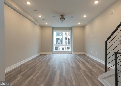 137 W Huntingdon Street - Photo 1
