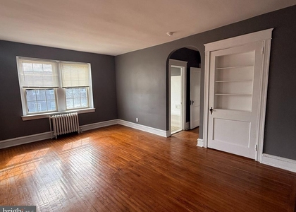 260 N Wycombe Avenue - Photo 1