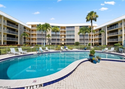 3000 Gulf Shore Boulevard N - Photo 1