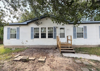 905 Grenshaw Street - Photo 1