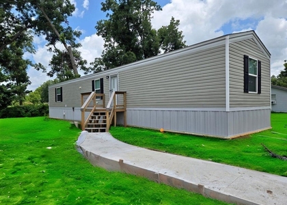 202 W Austin Street - Photo 1