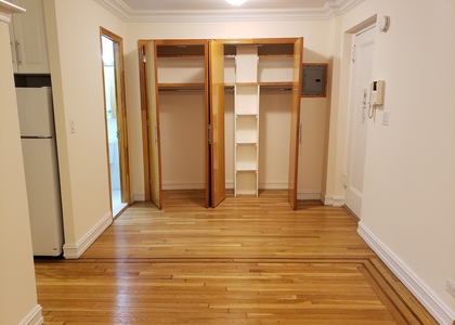 East 51 Street - Photo 1