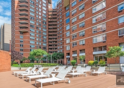 Second Avenue - Photo 1