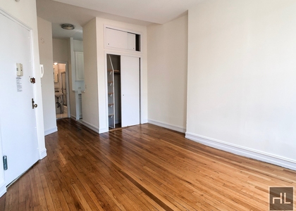 East 81 Street - Photo 1