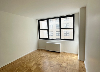 East 49 Street - Photo 1
