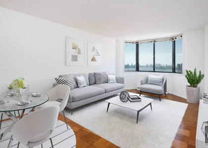 East 52nd Street - Photo 1