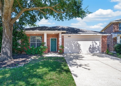 10627 Saratoga Square - Photo 1