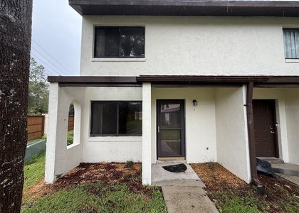 2635 Sw 35th Place - Photo 1