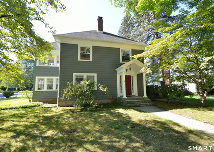 1093 Farmington Avenue - Photo 1