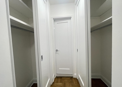 Studio in Murray Hill - Photo 1