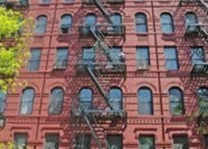 Mott Street - Photo 1