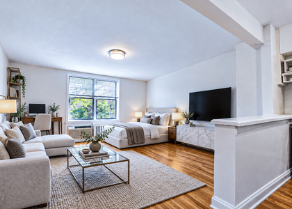 151 West 16th Street - Photo 1