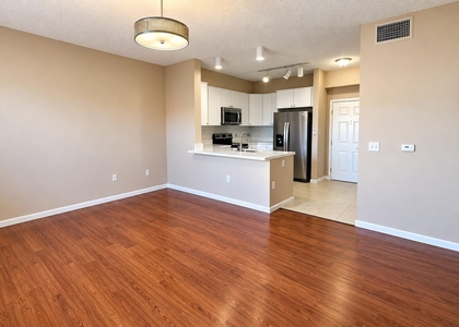 533 Ne 3rd Avenue - Photo 1