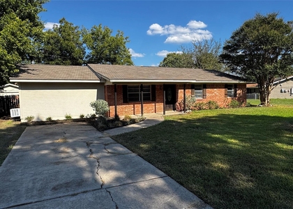 3515 Kings Circle - Photo 1