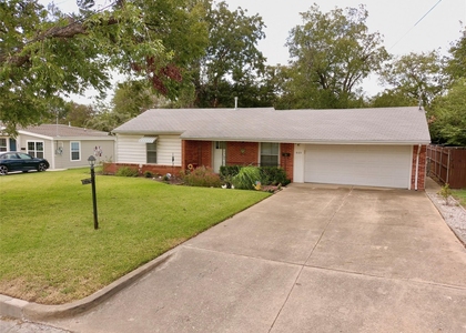 909 Hallum Street - Photo 1