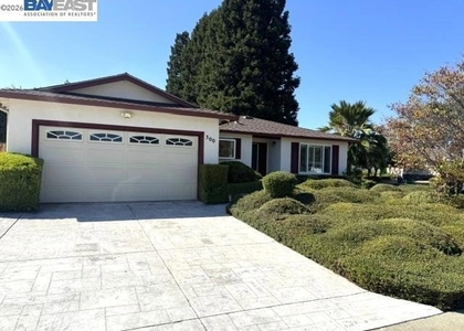 300 Kingsley Pl - Photo 1