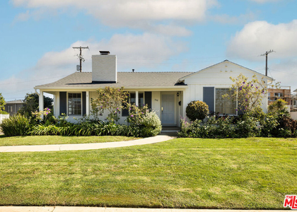 548 El Medio Avenue - Photo 1