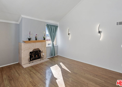 5325 Newcastle Avenue - Photo 1