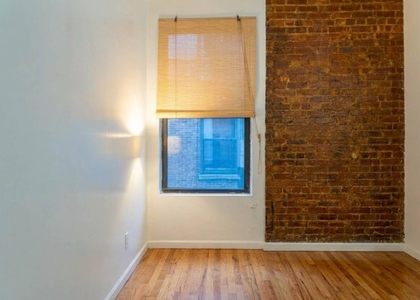 401 W 47th Street - Photo 1