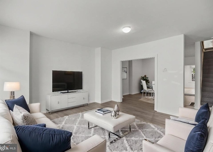 206 Baldwin Street - Photo 1