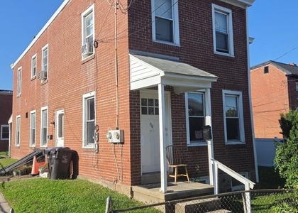 516 E Oak Street - Photo 1