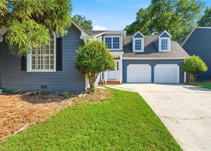 1122 Club Trace Ne - Photo 1