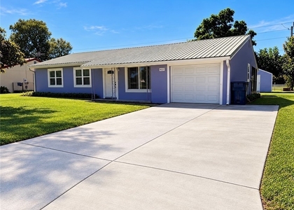 4031 S Edgewater Circle - Photo 1