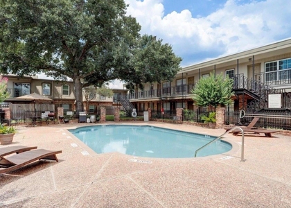 3131 Southwest Freeway - Photo 1